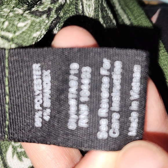 Sweet Wanderer Women's Boho Cold Shoulder Blouse green patterned size medium - Picture 14 of 15